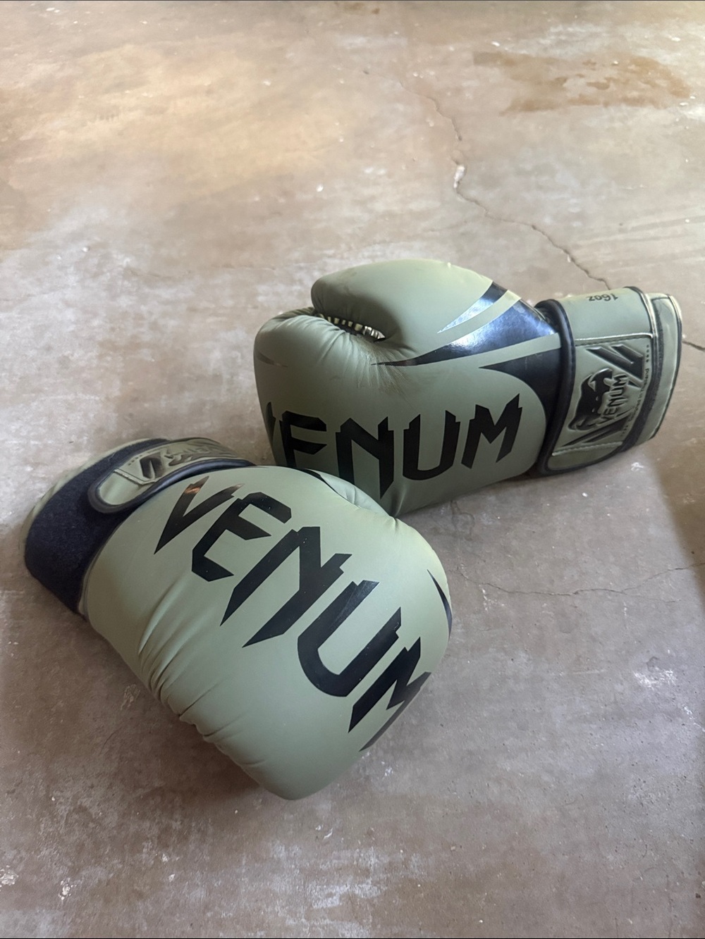 Men's Olive Green Boxing Gloves – Professional Training Pair